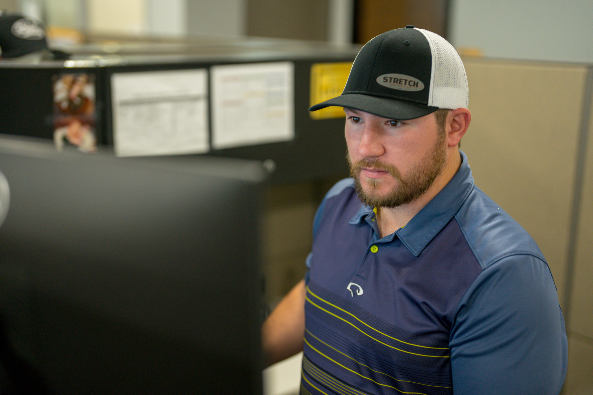 Sales employee working at his computer with a standing desk